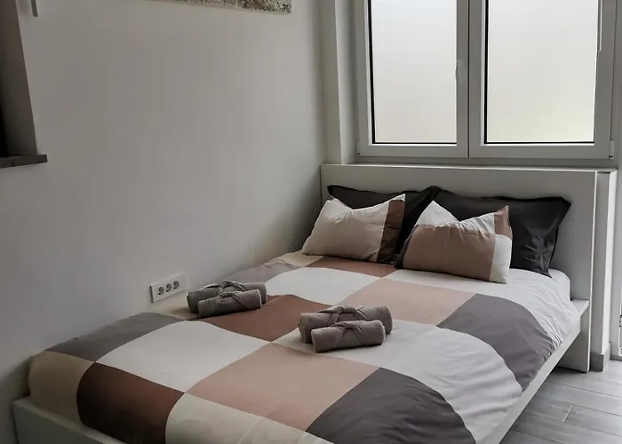 Apartma Pinea Apartament *